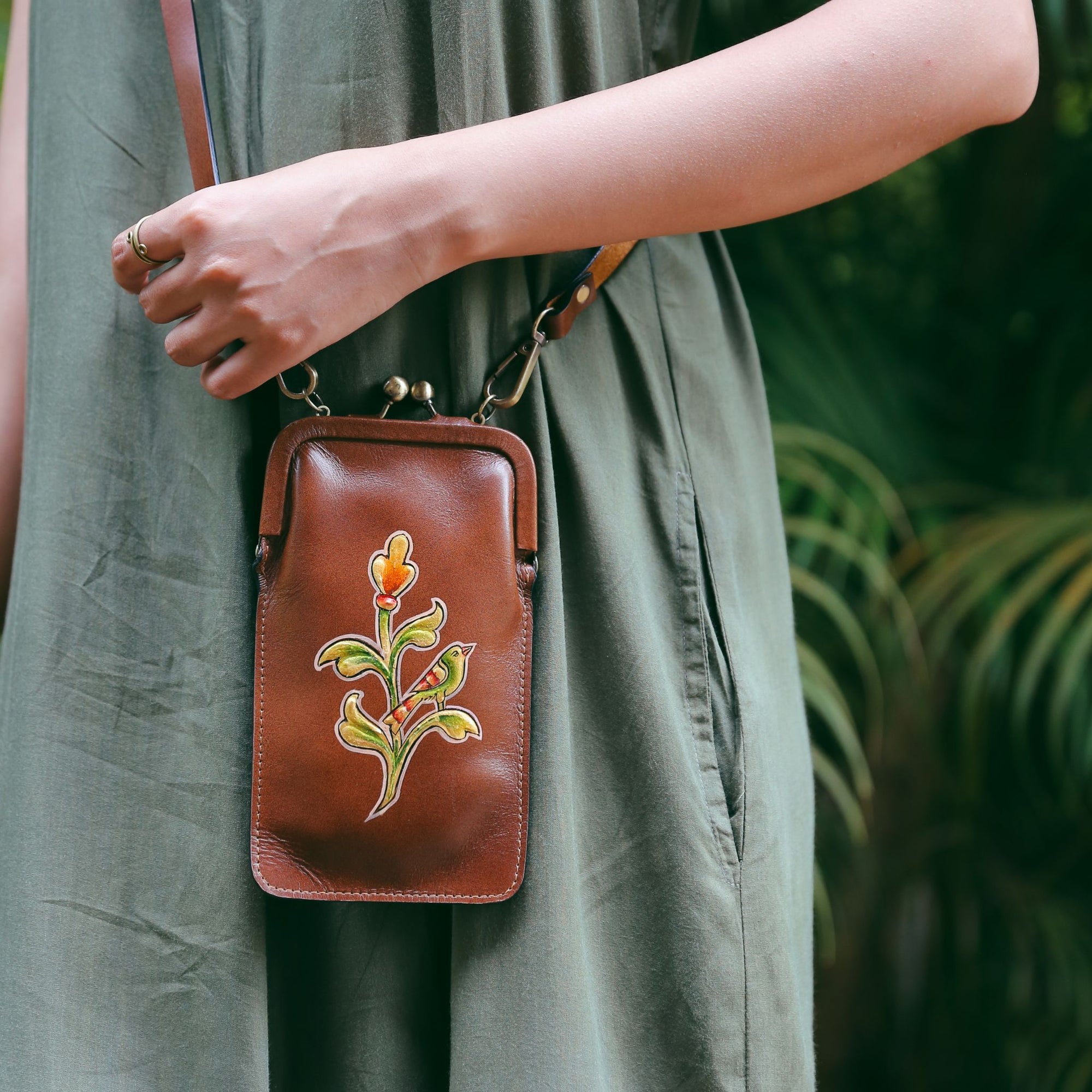 "Baagh" SLING - Bruin