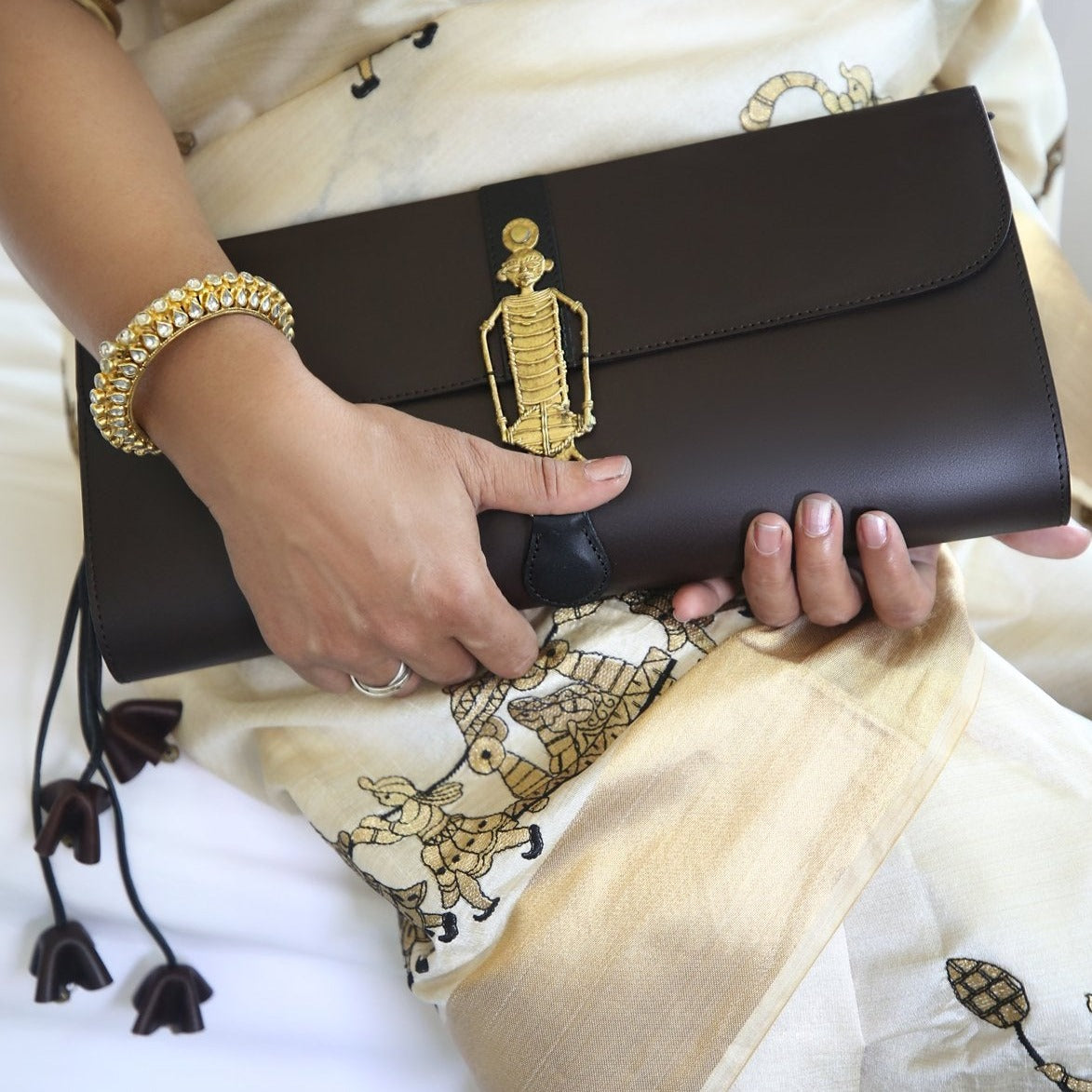 "Ekaya" HANDHELD CLUTCH